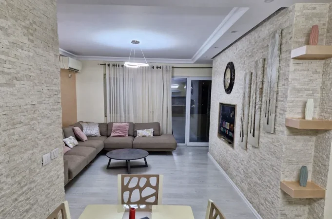 Tirane, shitet apartament 3+1 Kati 4, 132 m² 219.000 € (PORCELAN)