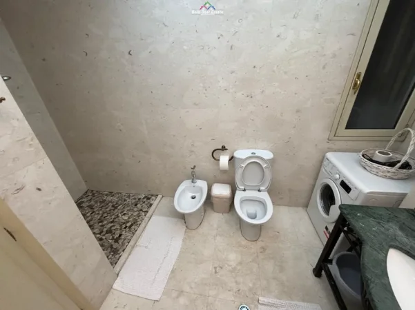 Tirane, jepet me qera apartament 1+1 Kati 9, 75 m² 700 € (Myslym Shyri, prane Drejtorise se Policise)
