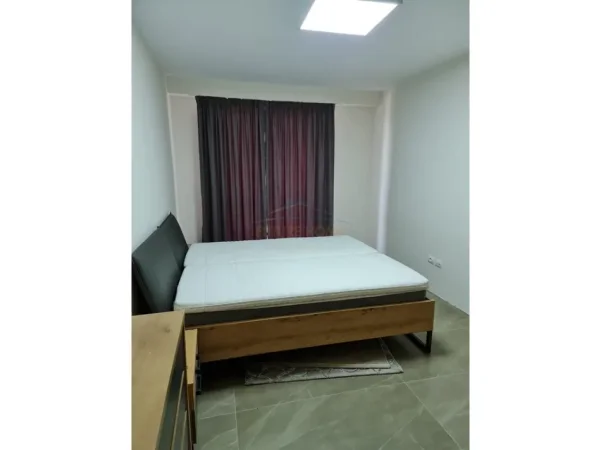 Tirane, jepet me qera apartament 3+1+2+PARKIM , Kati 6, 129 m² 750 € (FUSHA E AVIACIONIT , Turdiu)