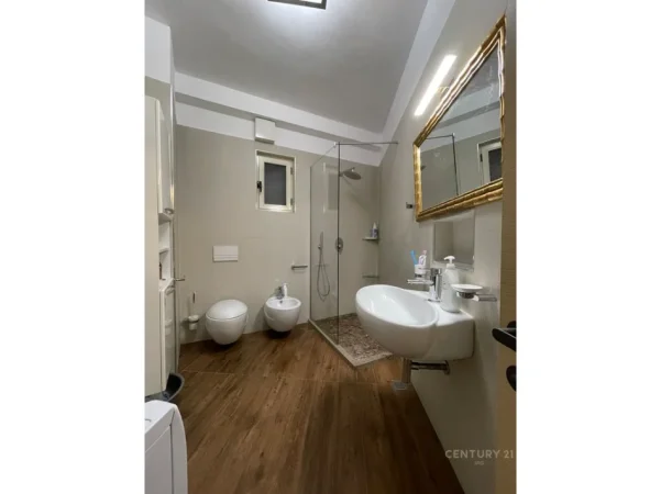 Shqiperi, shitet apartament Kati 3, 92 m² 165.000 € 