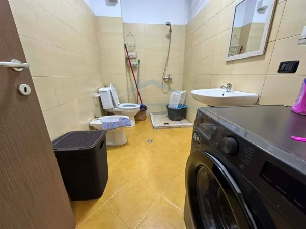 Tirane, jepet me qera apartament 1+1 Kati 4, 65 m² 420 € 