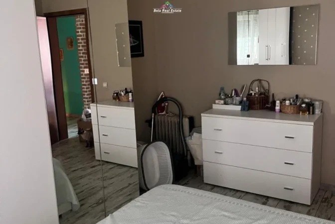 Tirane, jepet me qera apartament 2+1 Kati 8, 100 m² 700 € (Komuna e parisit)