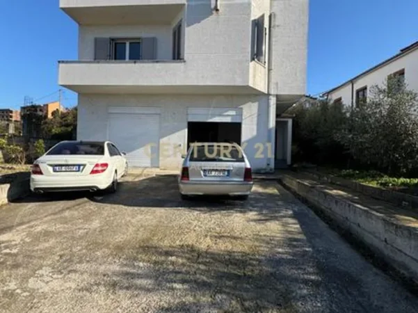 Durres, jepet me qera Vile 2 Katshe , 438 m² 450 € 