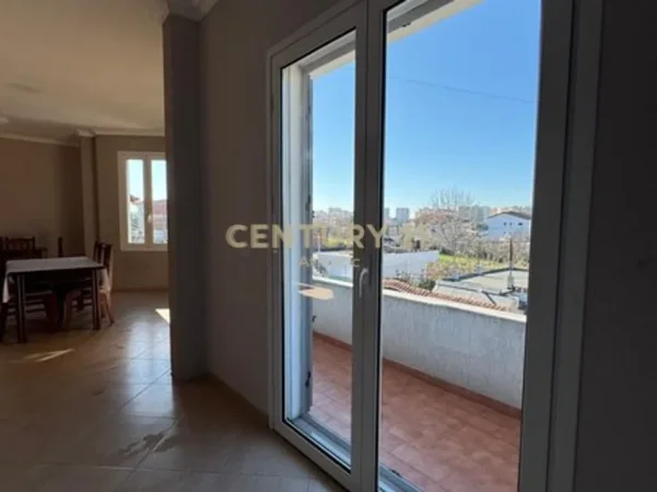 Durres, jepet me qera Vile 2 Katshe , 438 m² 450 € 