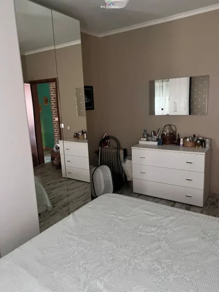 Tirane, jepet me qera apartament 2+1 Kati 8, 100 m² 700 € (Komuna e Parisit, prane German Cimputers)