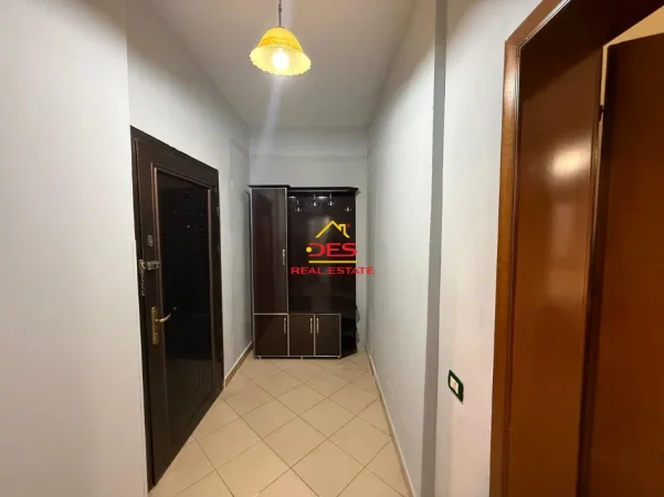 Vlore, jepet me qera apartament 1+1+Ballkon Kati 2, 70 m² 350 € (Rruga Sadik Zotaj)