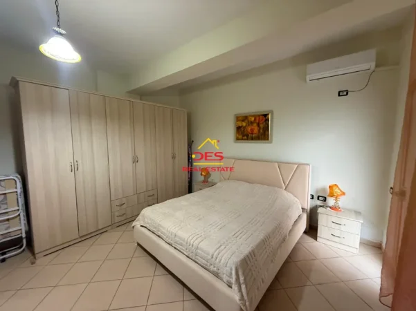 Vlore, jepet me qera apartament 1+1+Ballkon Kati 2, 70 m² 350 € (Rruga Sadik Zotaj)
