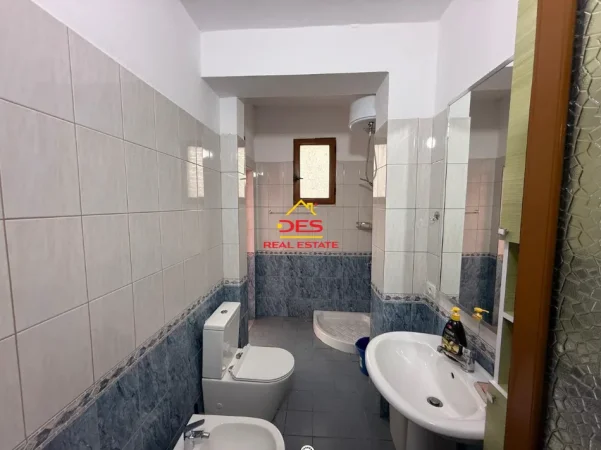 Vlore, jepet me qera apartament 1+1+Ballkon Kati 2, 70 m² 350 € (Rruga Sadik Zotaj)