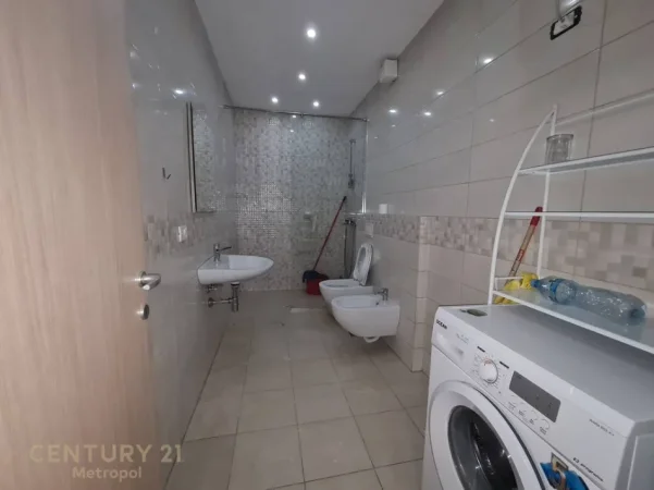 Tirane, jepet me qera apartament 1+1 Kati 5, 80 m² 600 € 