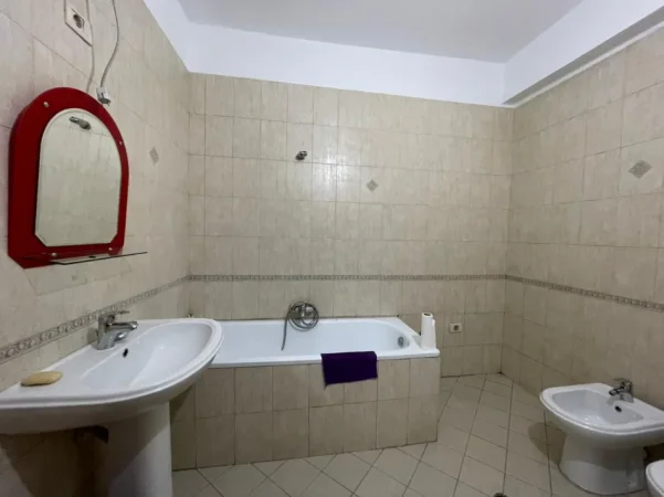 Tirane, jepet me qera apartament 2+1 Kati 3, 90.000 € 