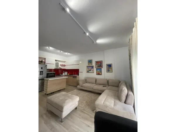 Tirane, jepet me qera apartament 1+1 Kati 3, 70 m² 600 € 