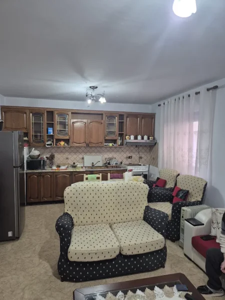 Tirane, jepet me qera shtepi 1+1 Kati 1, 72 m² 380 € (Prane Qsut tek Spitali Amerikan 2)