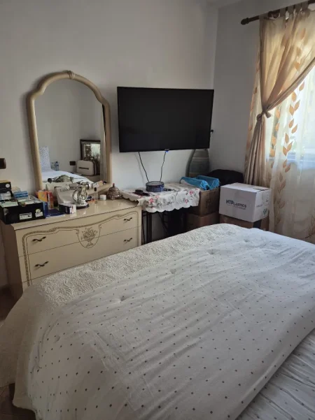Tirane, jepet me qera shtepi 1+1 Kati 1, 72 m² 380 € (Prane Qsut tek Spitali Amerikan 2)
