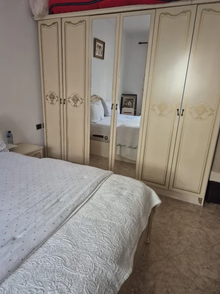 Tirane, jepet me qera shtepi 1+1 Kati 1, 72 m² 380 € (Prane Qsut tek Spitali Amerikan 2)