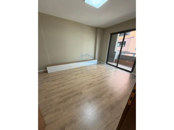Tirane, jepet me qera apartament 2+1 Kati 6, 127 m² 1.300 € (Rruga e Kosovarëve)