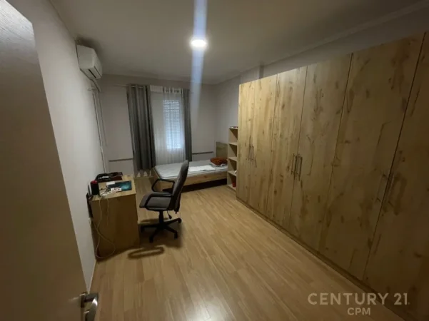 Tirane, jepet me qera apartament 1+1 Kati 1, 100 m² 650 € 