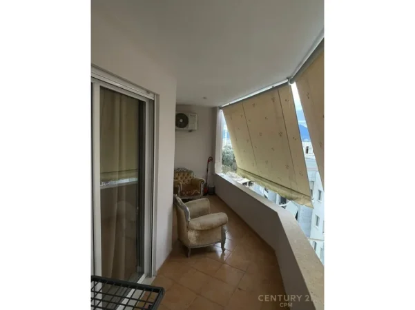 Tirane, jepet me qera apartament 1+1 Kati 1, 100 m² 650 € 