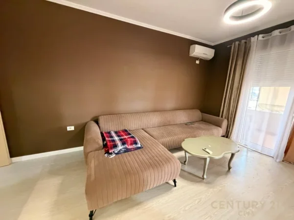 Tirane, jepet me qera apartament 1+1 Kati 1, 100 m² 650 € 