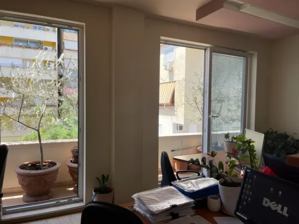 Jepet zyre me qira  .