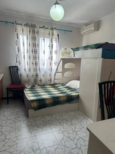 Tirane, jepet me qera apartament 2+1 Kati 5, 75 m² 400 € (Allias tek Katrori)