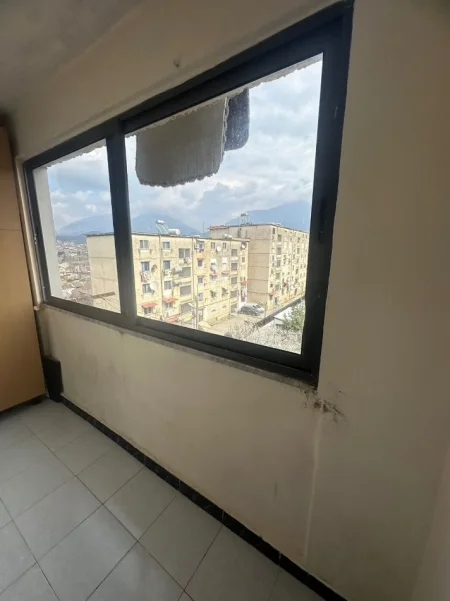 Tirane, jepet me qera apartament 2+1 Kati 5, 75 m² 400 € (Allias tek Katrori)