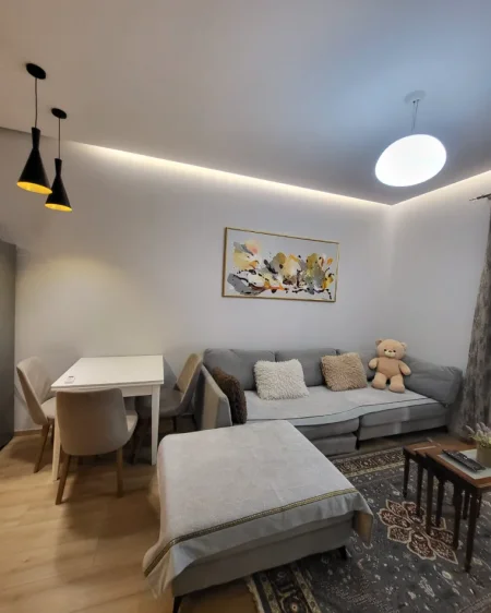 Tirane, jepet me qera apartament 1+1+Ballkon Kati 4, 76 m² 950 € (Kompleksi Delijorgji)