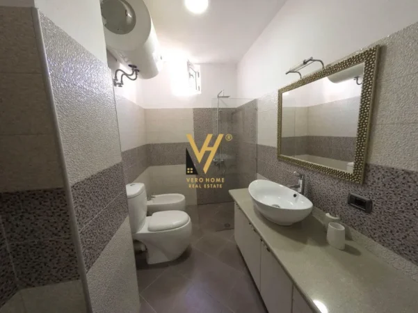 Tirane, jepet me qera apartament 1+1+Ballkon Kati 5, 60 m² 520 € (MYSLYM SHYRI)