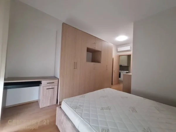 Tirane, jepet me qera apartament 1+1 Kati 5, 82 m² 600 € (don bosco)