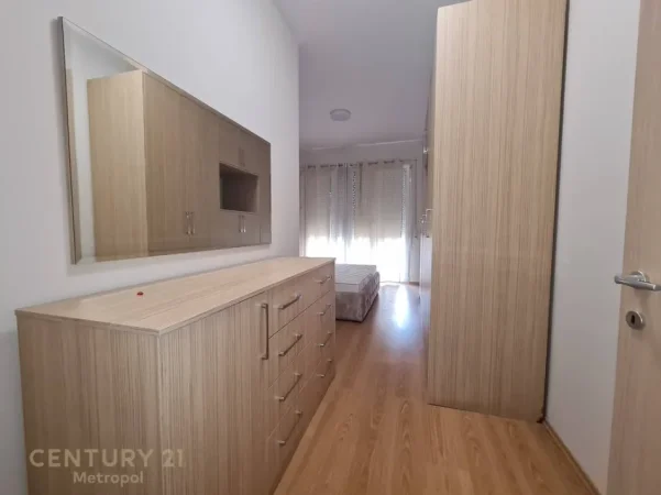 Tirane, jepet me qera apartament 1+1 Kati 5, 82 m² 600 € (don bosco)
