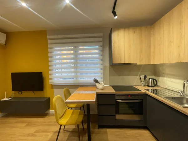 Tirane, jepet me qera apartament 1+1 Kati 5, 70 m² 600 € (PAZARI I RI)