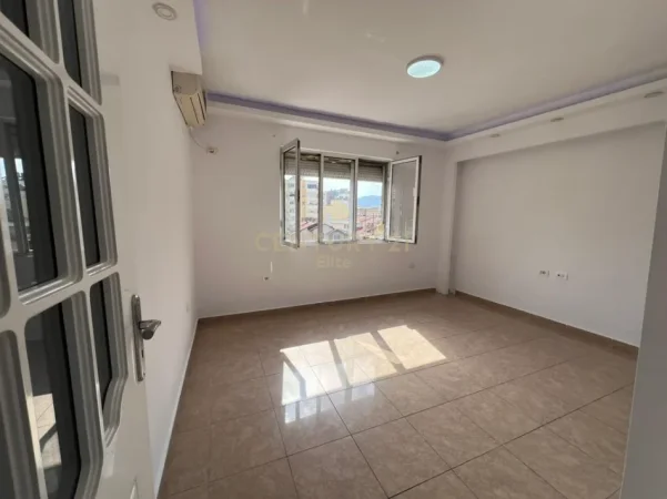 Tirane, shitet apartament 2+1+Ballkon Kati 5, 76 m² 163.000 € (rruga e kavajes)