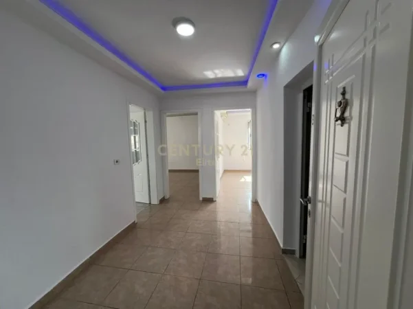 Tirane, shitet apartament 2+1+Ballkon Kati 5, 76 m² 163.000 € (rruga e kavajes)