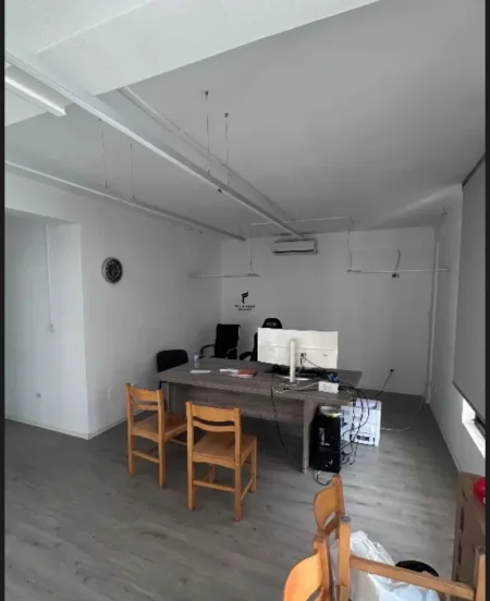 Tirane, jepet me qera zyre Kati 1, 112 m² 120.000 € (VASIL SHANTO)