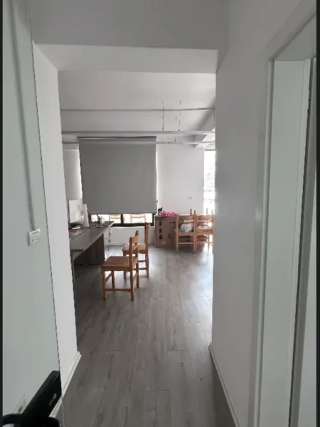 Tirane, jepet me qera zyre Kati 1, 112 m² 120.000 € (VASIL SHANTO)