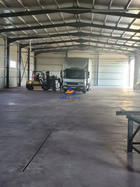 Tirane, jepet me qera magazine Kati 0, 1.200 m² 2.790 € 