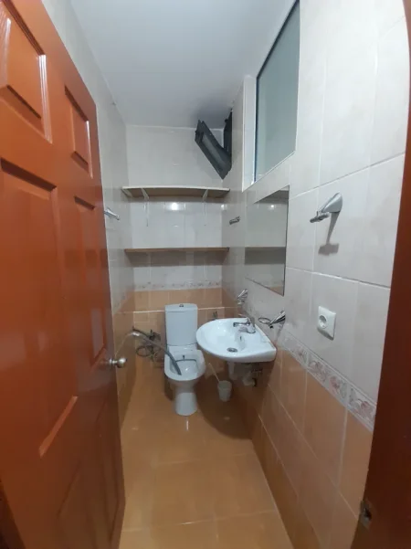 Tirane, jepet me qera apartament 2+1+2 Tualete, Kati 1 banim, 90 m² 500 € (Prane Shkolles Aleks Buda, Laprake, Tirane.)