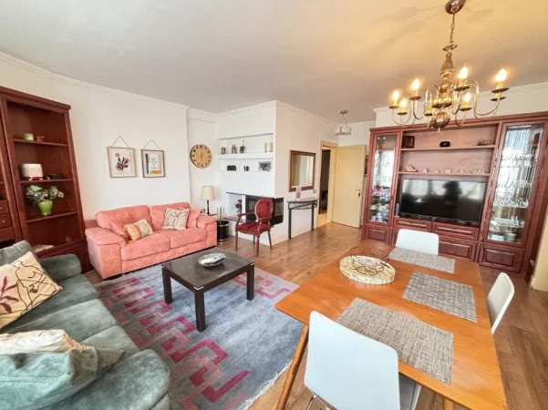 Tirane, jepet me qera apartament 1+1 Kati 9, 75 m² 700 € (Rruga sami Frasheri)