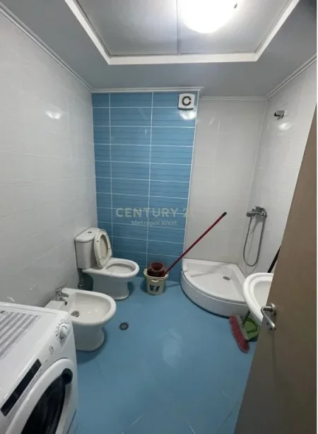 Tirane, jepet me qera apartament 1+1 Kati 3, 63 m² 500 € 