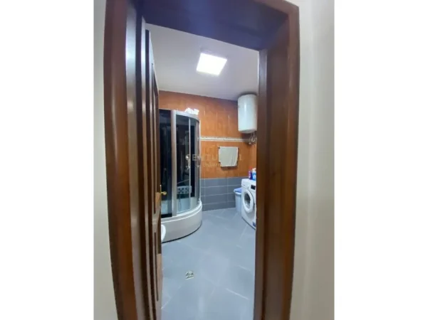 Tirane, jepet me qera apartament 1+1 Kati 9, 90 m² 1.000 € 