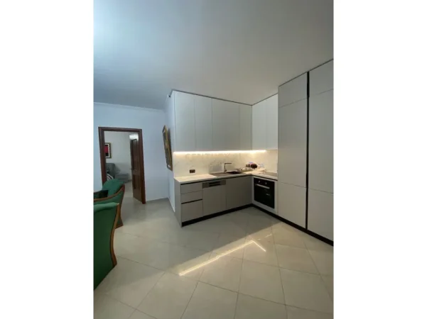 Tirane, jepet me qera apartament 1+1 Kati 9, 90 m² 1.000 € 