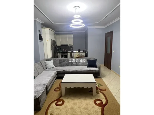 Tirane, jepet me qera apartament 1+1+Ballkon Kati 4, 60 m² 500 € (Rruga e Burgut)