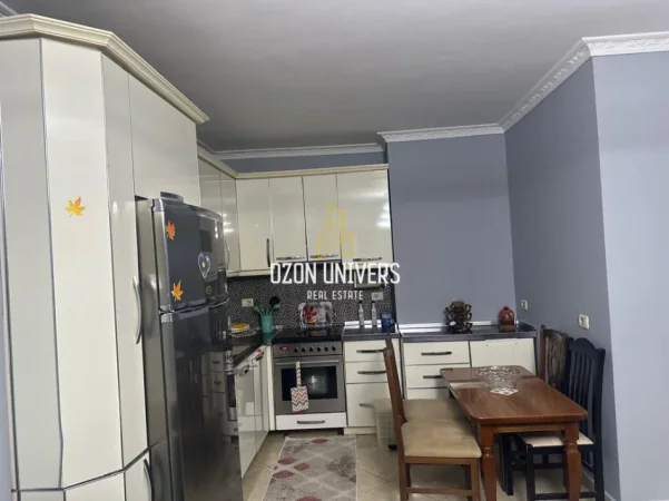 Tirane, jepet me qera apartament 1+1+Ballkon Kati 4, 60 m² 500 € (Rruga e Burgut)