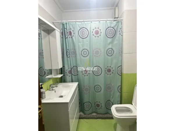 Tirane, jepet me qera apartament 1+1+Ballkon Kati 4, 60 m² 500 € (Rruga e Burgut)