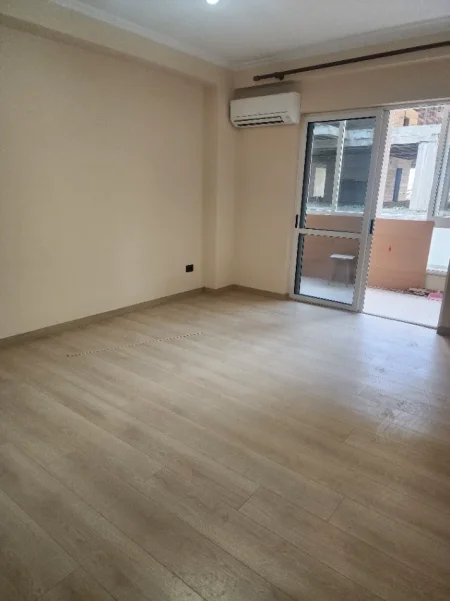 Tirane, jepet me qera apartament 2+1+Ballkon Kati 4, 100 m² 1.000 € (Rruga Abdyl Frasheri)