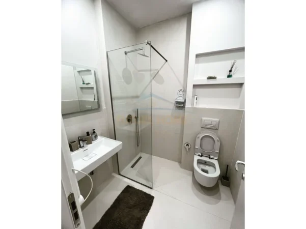 Tirane, jepet me qera apartament 3+1+Ballkon Kati 2, 150 m² 1.500 € (Komuna Parisit)