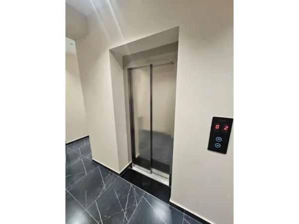 Tirane, jepet me qera apartament 2+1+Ballkon Kati 4, 109 m² 1.200 € (rruga e barrikadave)