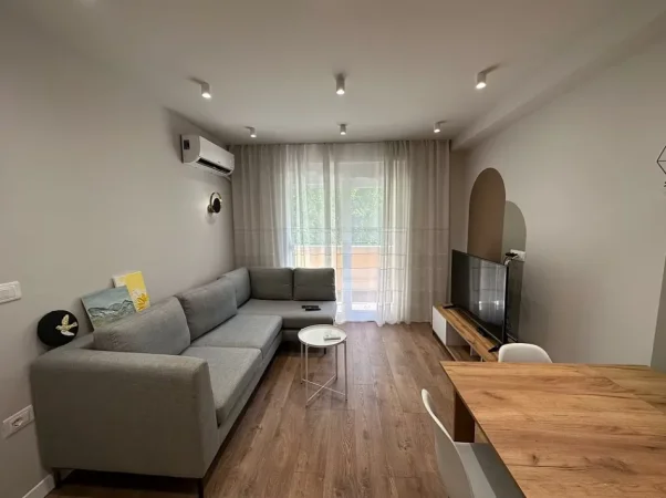 Tirane, jepet me qera apartament 1+1 Kati 3, 50 m² 550 € (Harry Fultz)