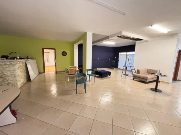 Tirane, jepet me qera zyre Kati 1, 188 m² 1.700 € (Kodra e Diellit)