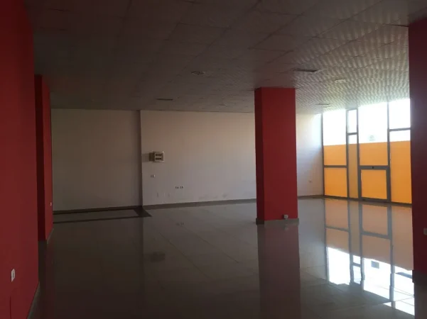 Tirane, jepet me qera zyre Kati 2, 250 m² 700 € (BULEVARDI I RI)