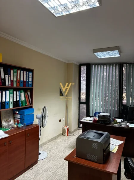 Tirane, shitet ambjent biznesi Kati 2, 25 m² 75.000 € (21 DHJETORI)